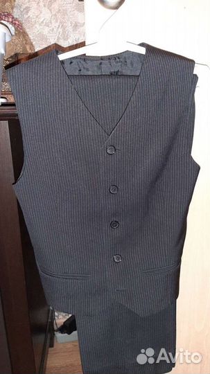 Костюм-тройка