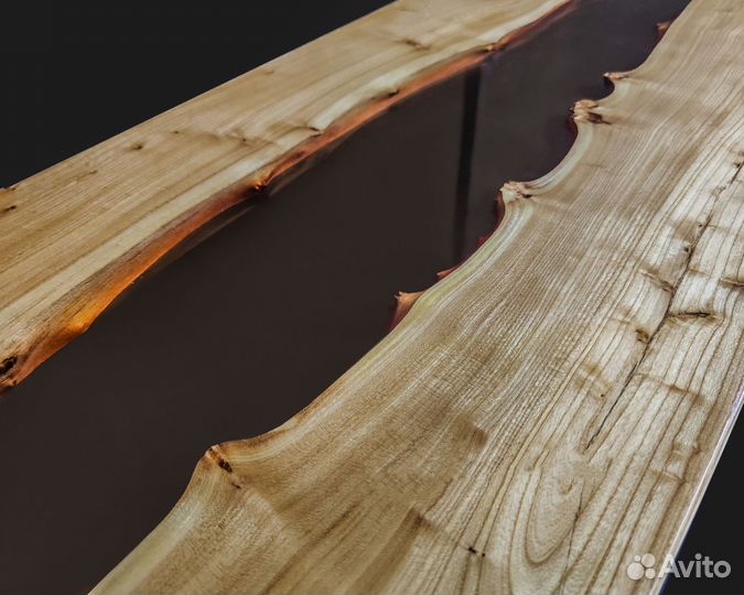 Обеденный стол из Дальневосточного Вяза