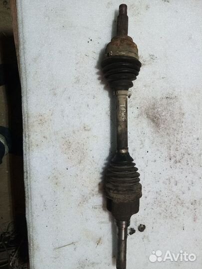 Мазда Трибьют Привод передний левый GG052560XE