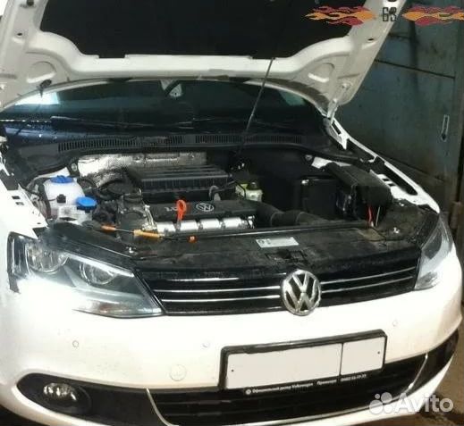 Упор капота VW Jetta VI (2010-2017)