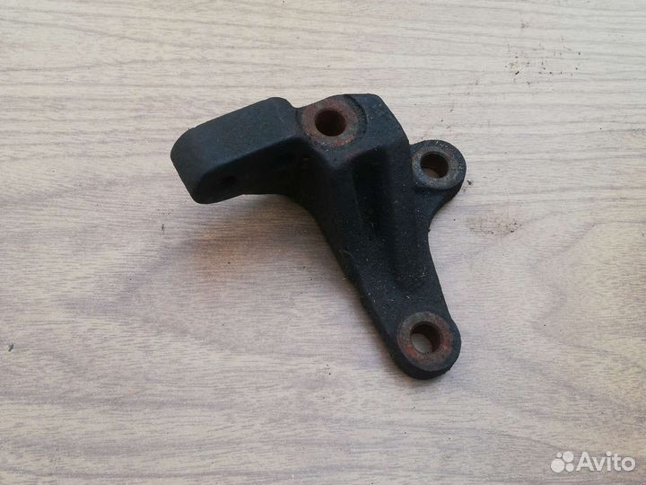 Кронштейн двигателя Киа Рио 1