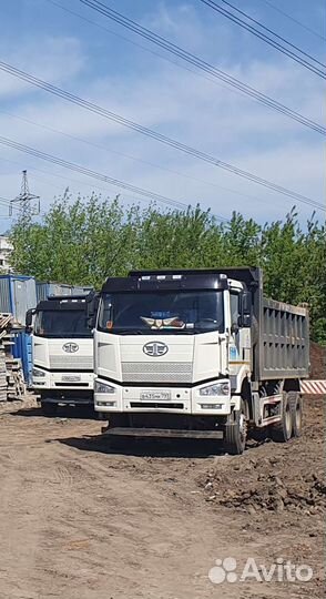 Водитель самосвала