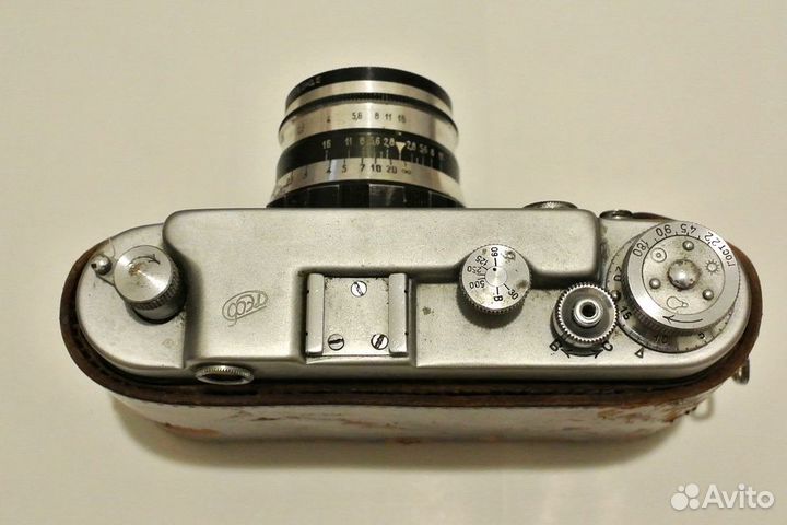 Фотоаппарат в кожаном футляре времён СССР фэд 2