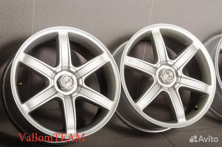 Лот UP27543823 Фирменные 18-е диски R-evolution