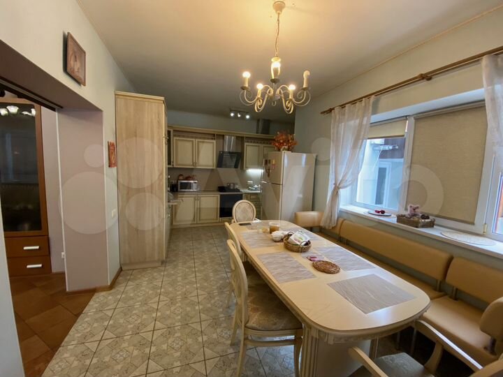 Дом 279,3 м² на участке 6,5 сот.