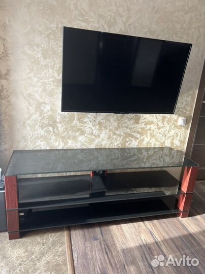 Стеклянная тумба под тв