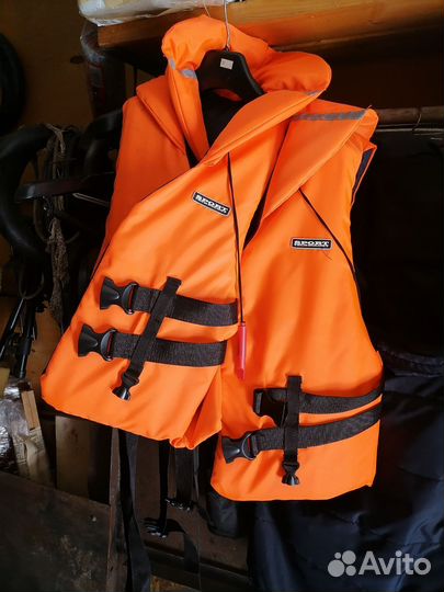 Лодка + мотор + 5 жилетов