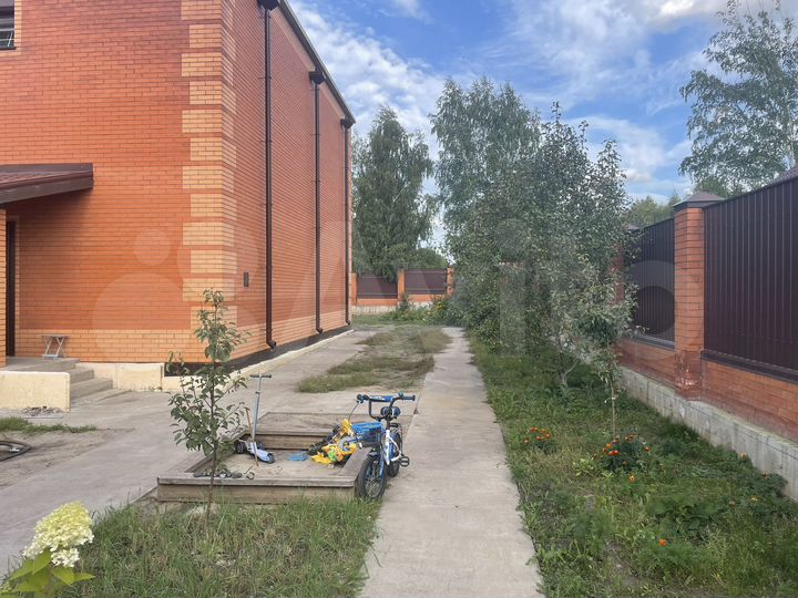 Дом 297 м² на участке 10,2 сот.