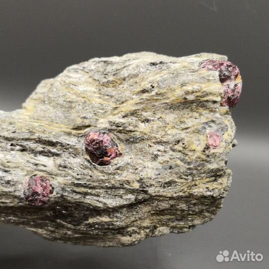 Гранат в хлористом сланце, Китель