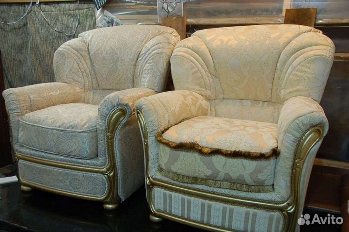 Перетяжка и замена обивки диванов из шеннила