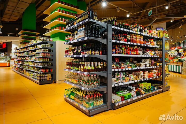 Выкладывать товар в магазине. Продавец