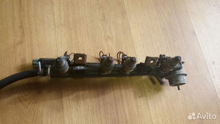 Топливная рампа с форсунками Пассат В3. 1.8 инжек