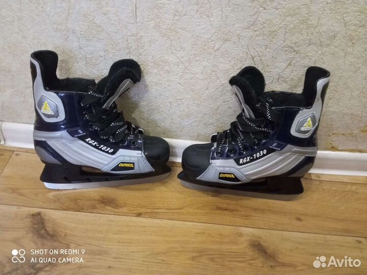 Продам хоккейные коньки мужские 39 р