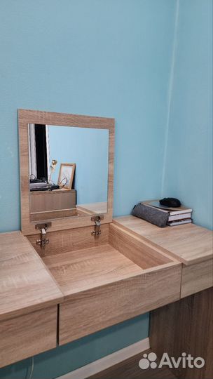 Рабочий/косметический стол