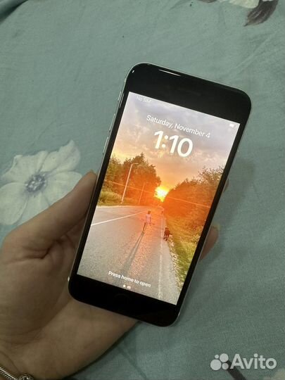 iPhone SE, 64 ГБ