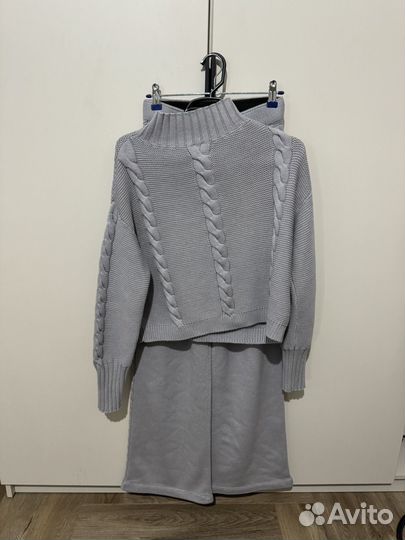 Вязаный повседневный костюм