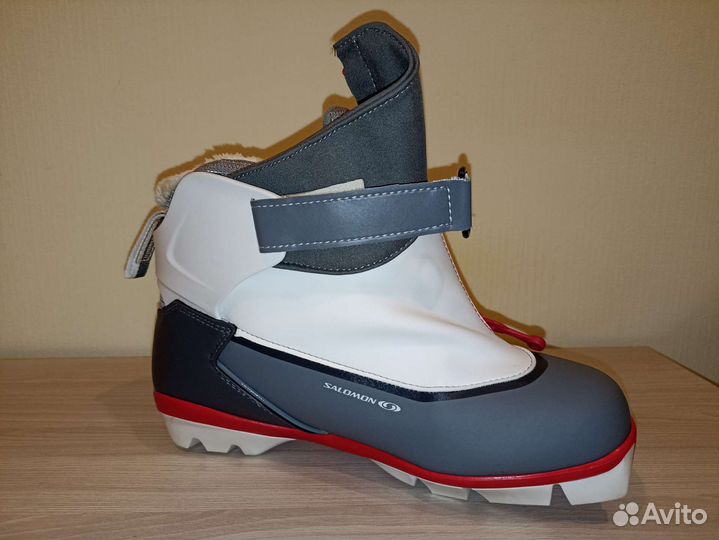 Лыжные женские ботинки Salomon. Размер 38