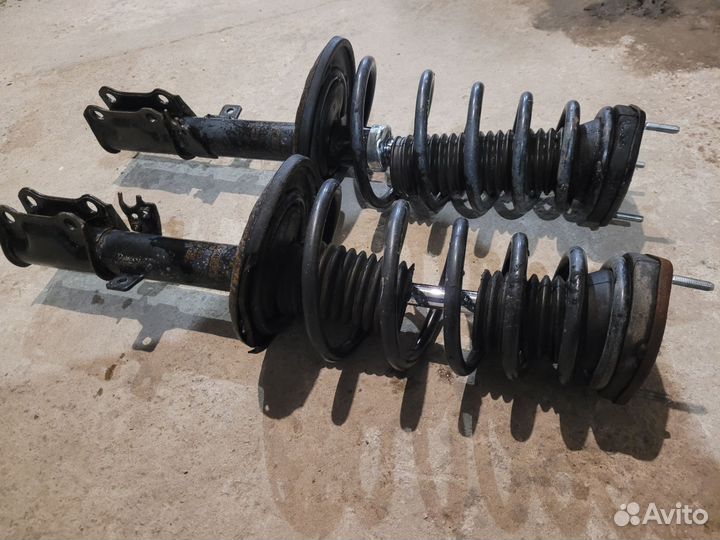 Амортизаторы задние Toyota Camry 40