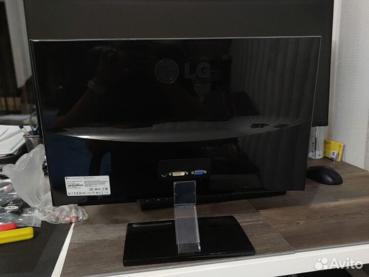 Монитор LG flatron e2260t