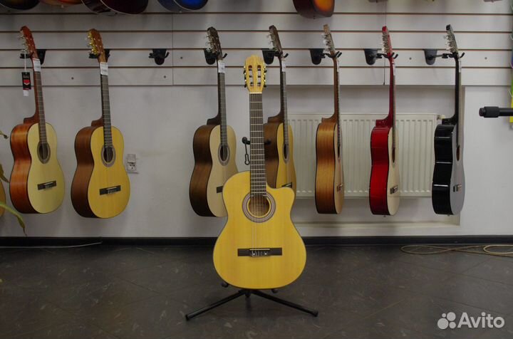 J.Karlsson SBC39C — классическая гитара с вырезом