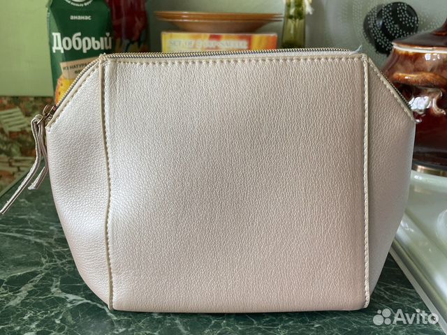 Вместительная косметичка