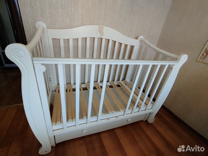 Детская кроватка с комодом