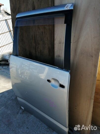 Дверь задняя правая Toyota Noah AZR60