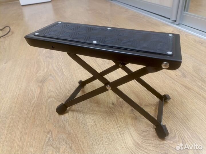 Подставка для игры на гитаре