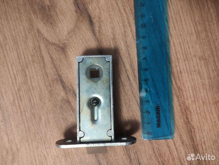 Защелка дверная