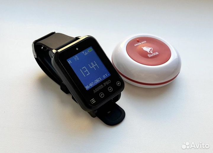 Комплект вызова: кнопка вызова официанта и часы