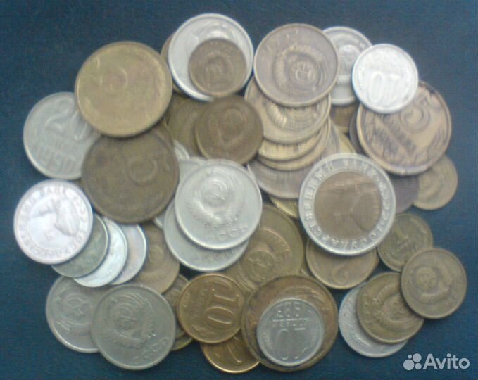 Набор 123 монет, 8 жетонов и 15 банкнот