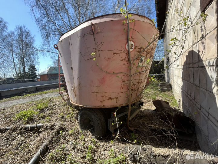 Миксер-кормораздатчик Слободской машиностроительный завод АКМ-9, 2010