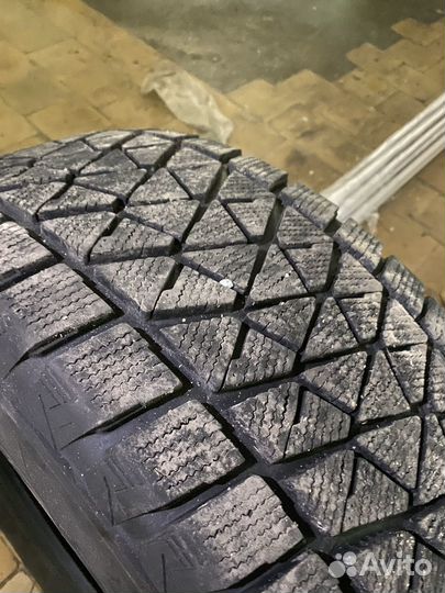 Bridgestone Blizzak DM-V1 2.25/60 R18 116