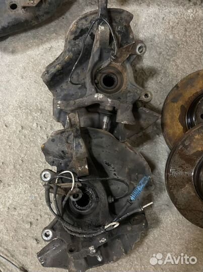 Кулак поворотный передний левый бмв Х5 Е53