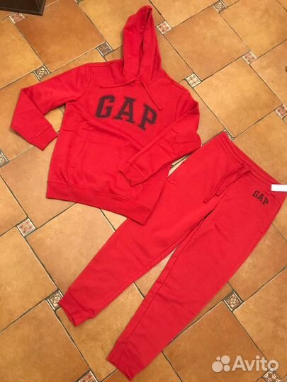 Оригинальный костюм GAP красный