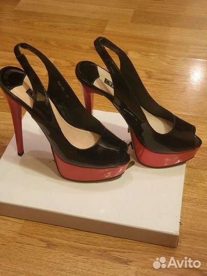 Туфли женские. Босоножки Vitacci