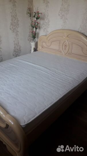 Кровать двухспальная с матрасом 160 200