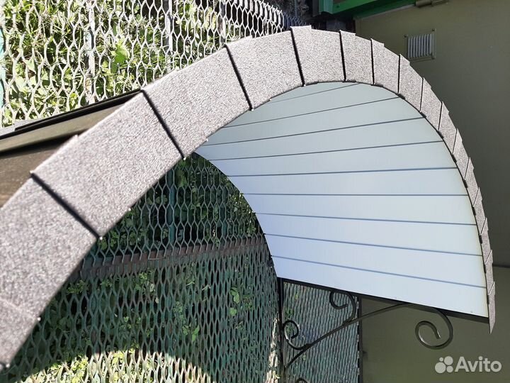 Козырек над входной дверью