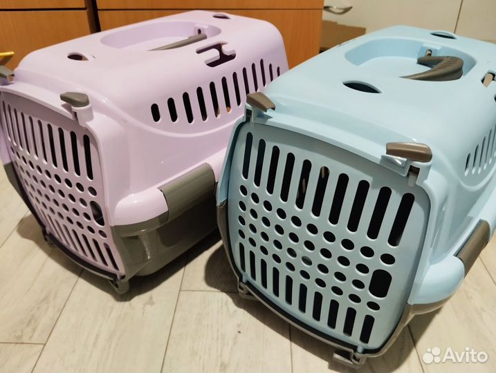 Пластиковые переноски и сумки