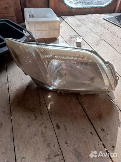 Фара,двери, запчасти на Toyota Corolla axio