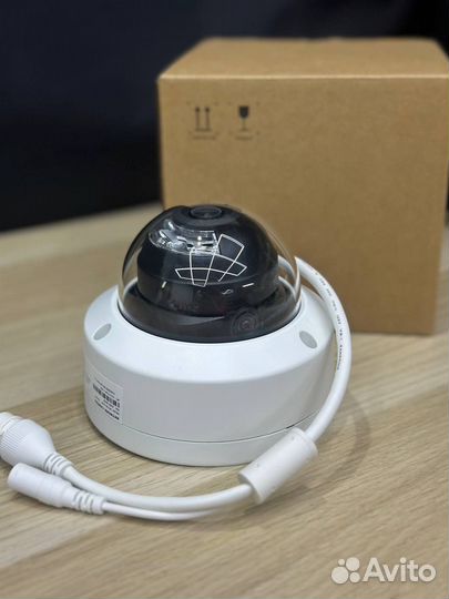 Умная гибридная купольная видеокамера