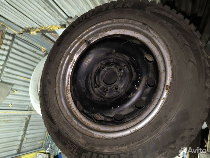 Goodyear Ultragrip Ice Arctic 185/65 R15