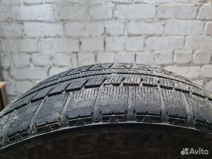 Bridgestone Blizzak Revo GZ 215/55 R17