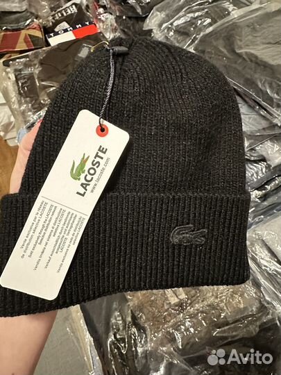 Мужская шапка черная Лакосте и Шарк