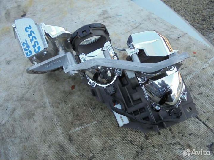 Линза правая Mitsubishi Outlander GG2W 4B11 2018