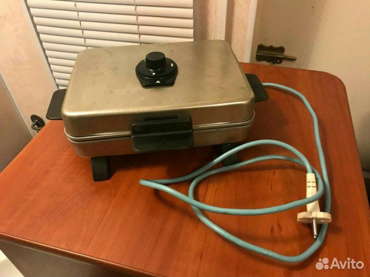 Электрическая вафельница бу