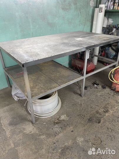 Стол и стелаж