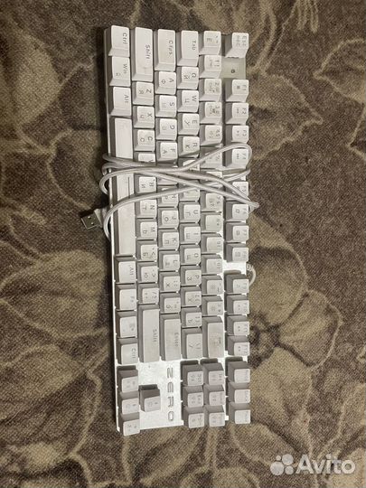 Механическая клавиатура белая