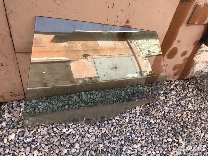 Стекло задней левой двери Audi A6 C6 универсал