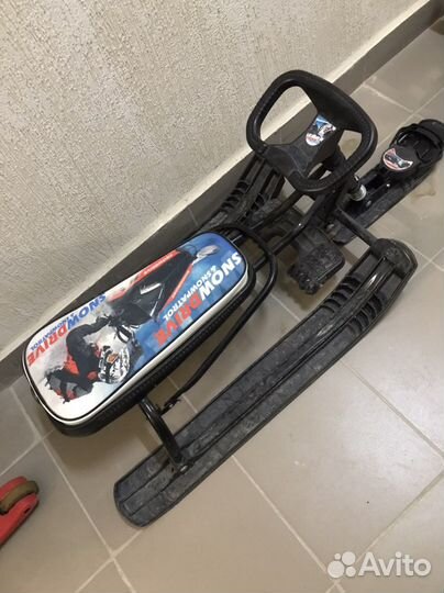 Детский снегокат со спинкой